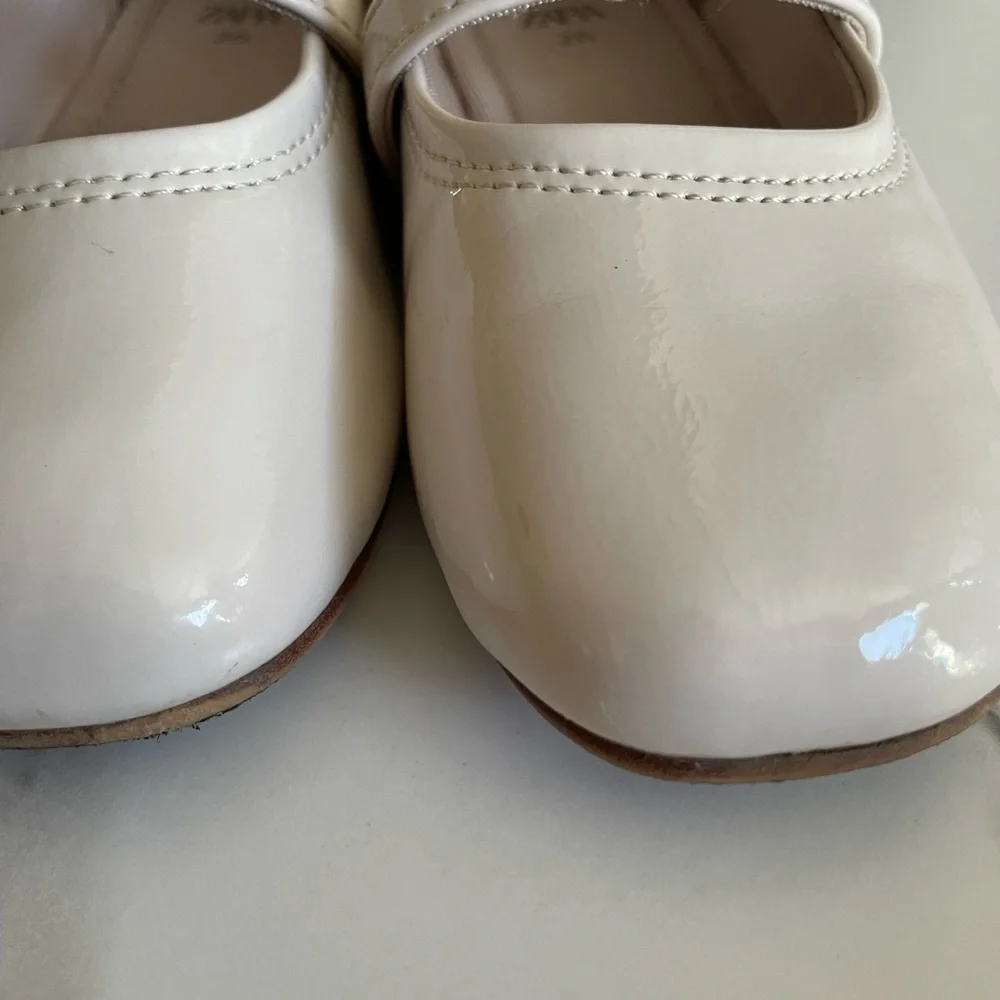 ZARA Girls Cream Patent Mary Jane Shoes with Heart Buckle